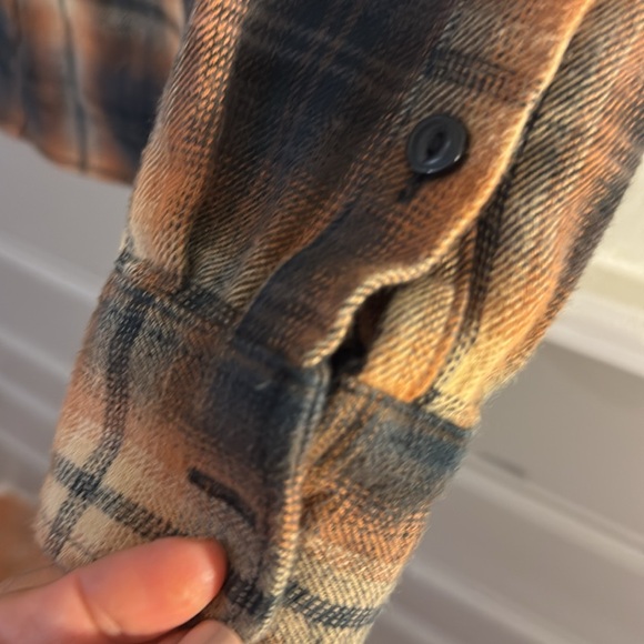 VANS RIDING FLANNEL
MENS SMALL
BARELY WORN
LIGHTWEIGHT and GREAT FOR LAYERING - Picture 5 of 9